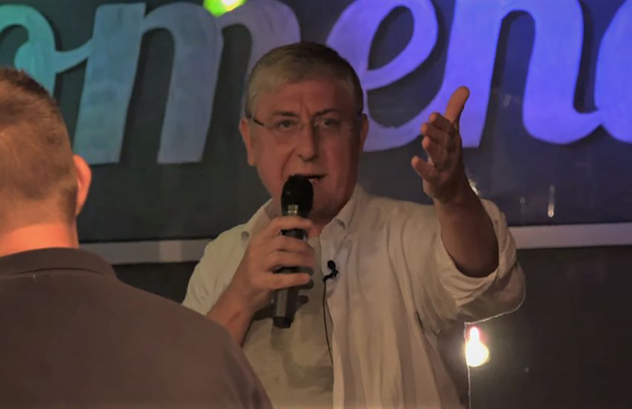 Gyurcsány a rendőrterror kilőtt szemű áldozatán kacarászott