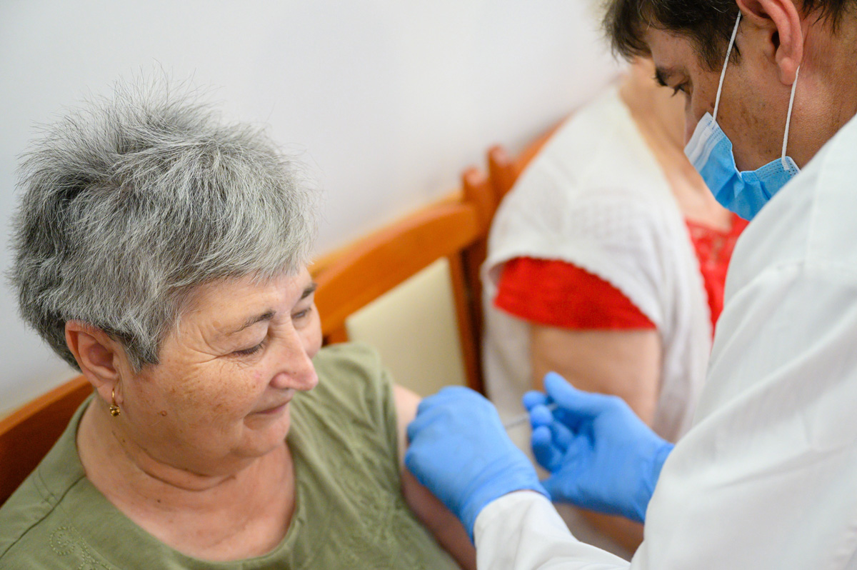 Megkezdődött a harmadik oltások beadása
