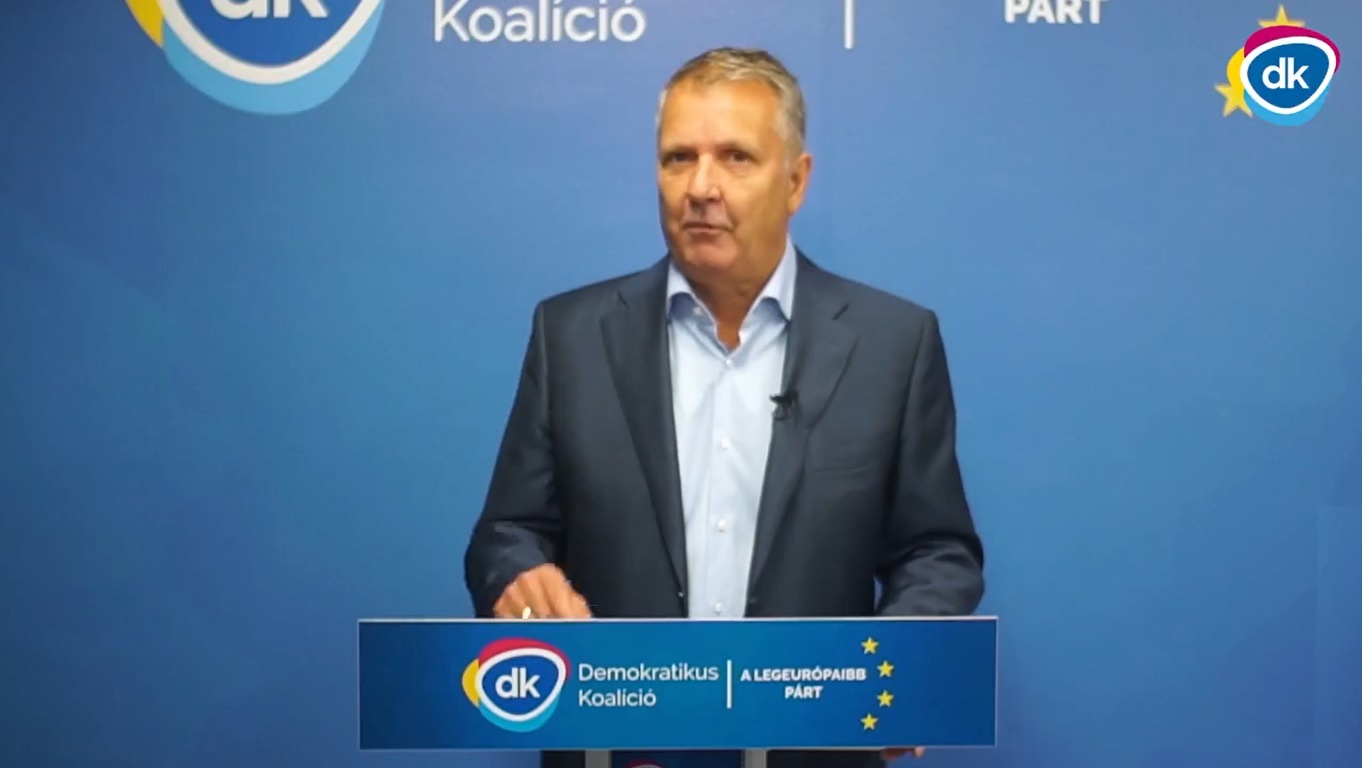 A DK azon mesterkedik, hogy kicsivel meghosszabbítsa Áder János hivatali idejét