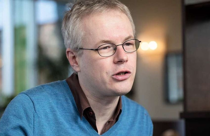 Elhatárolódtak a pedofilokat mentegető baloldali elemzőtől