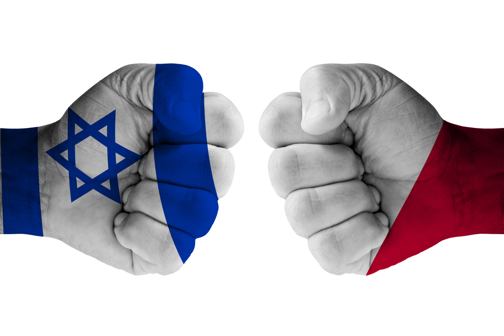 Izrael konzultációra visszahívta a lengyelországi ügyvivőjét