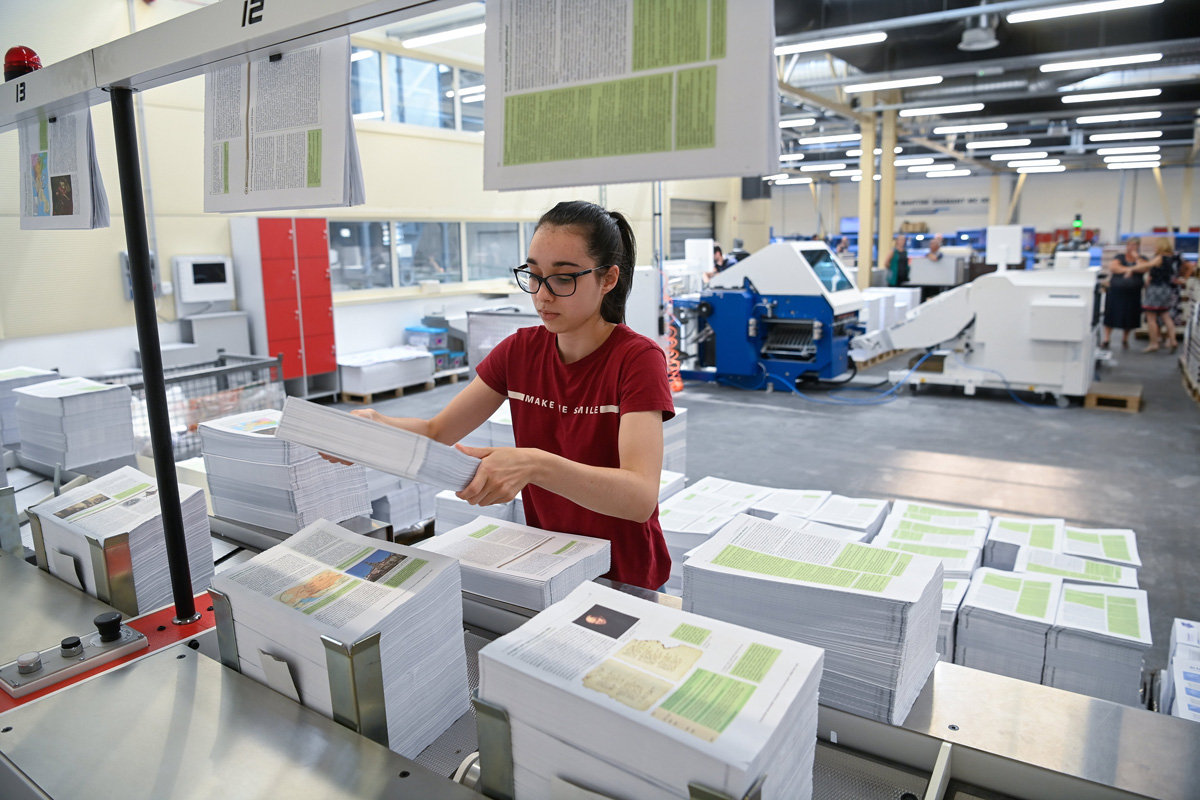 Megkezdődik a tankönyvek kiszállítása az iskolákba