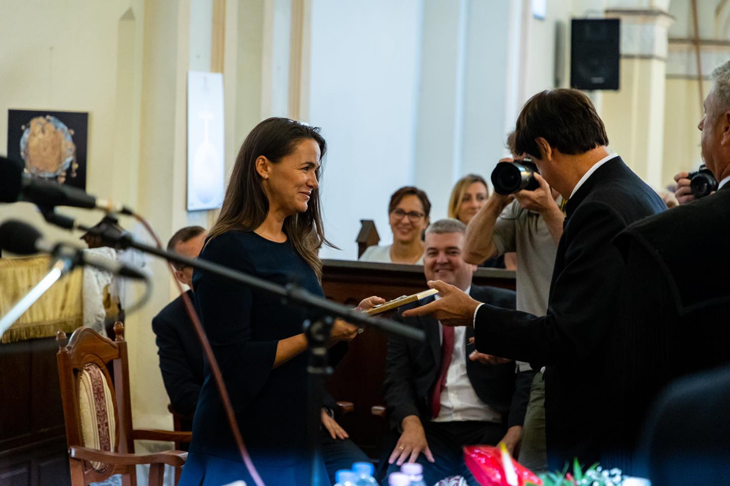 Református elismerést kapott Novák Katalin a szatmári Nagyecseden