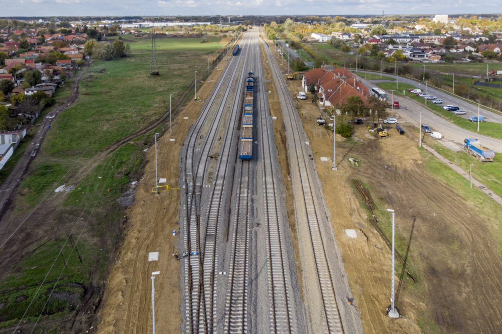 A kötött pályás teherfuvarozást erősíti a kormány