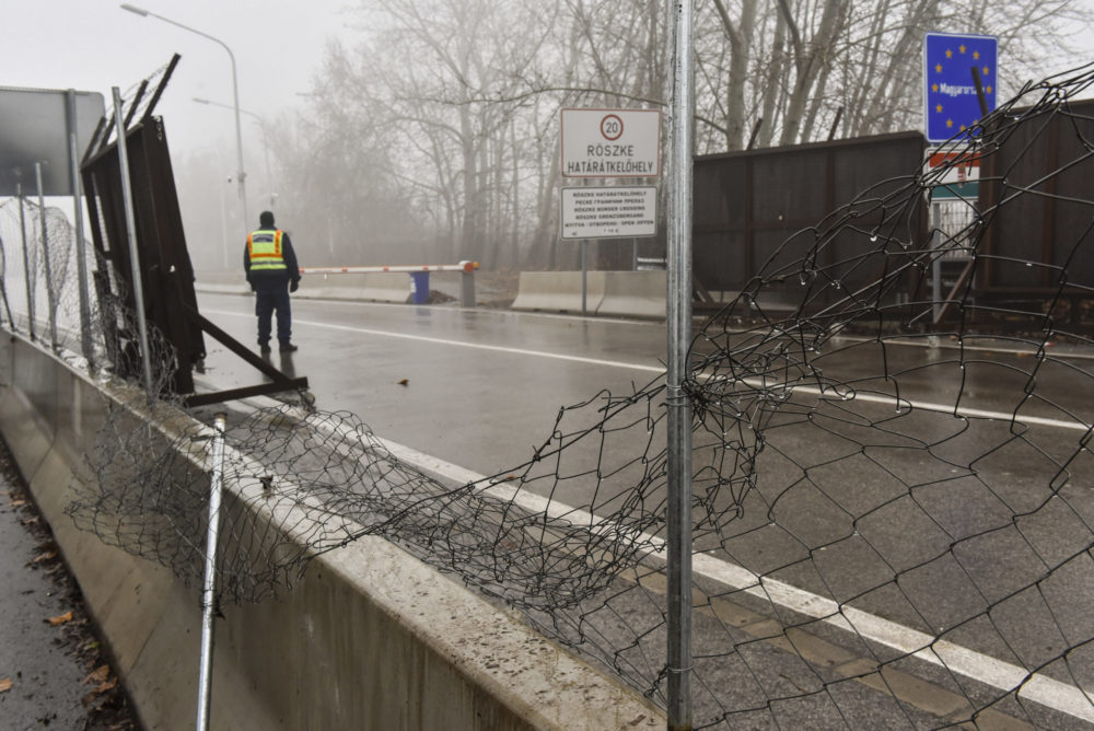 Több mint ezer határsértő ellen intézkedtek a rendőrök a hétvégén