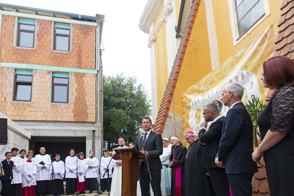 Szilárd alapokon nyugszik a kormány és az egyházak közötti együttműködés