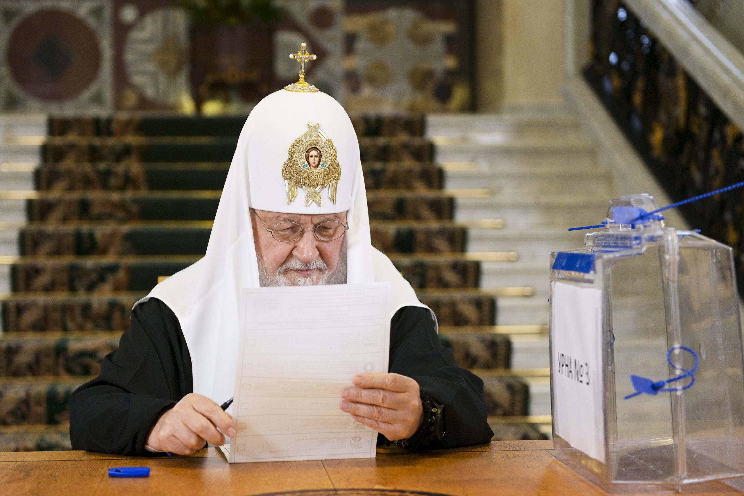 Zárónapjukhoz érkeztek az orosz választások