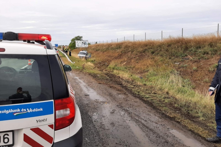 Szlovákiában fogták el az M1-esen menekülő szerb embercsempészt