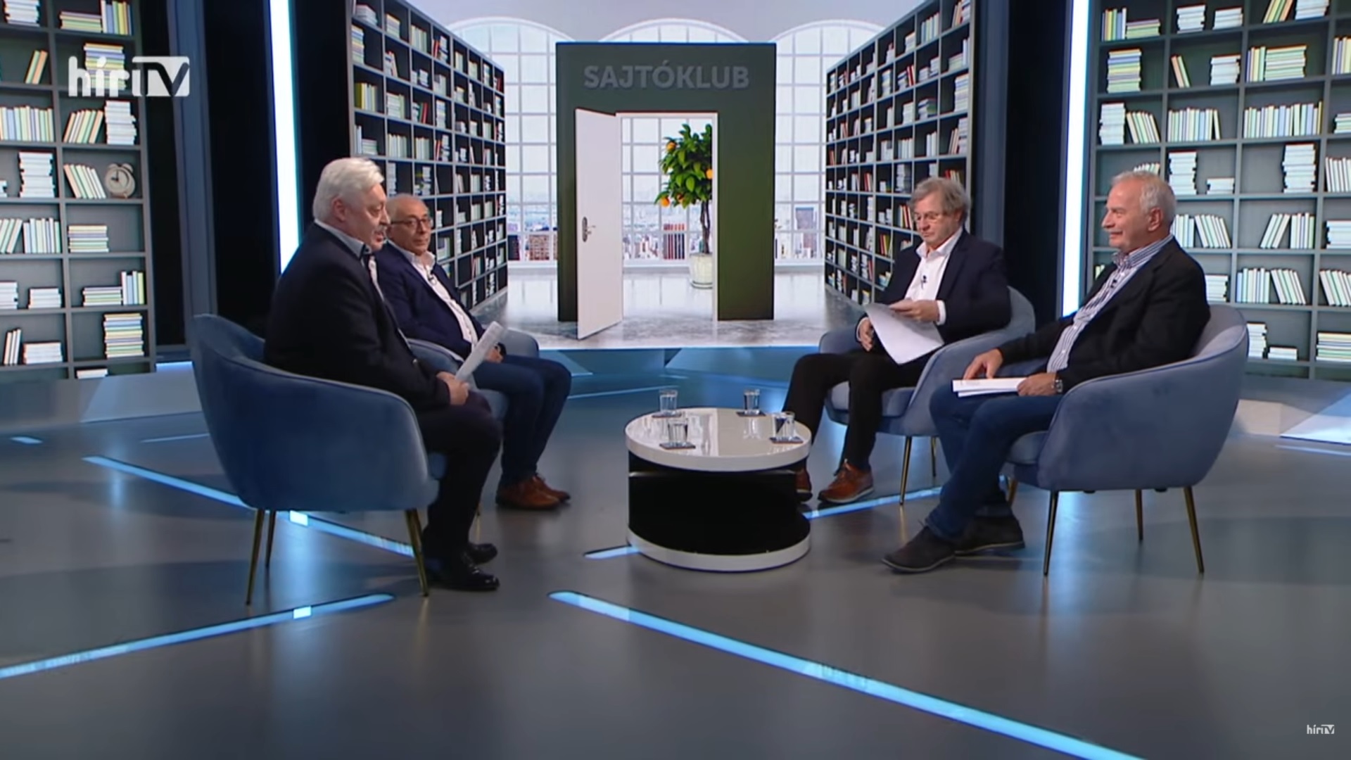 Sajtóklub: Karácsonyt a saját párttársai ennék meg reggelire