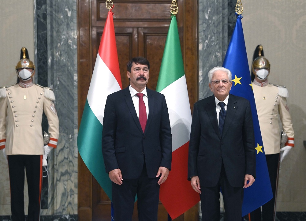 A migrációról és az államadósságról tárgyalt az olasz államfővel Áder János