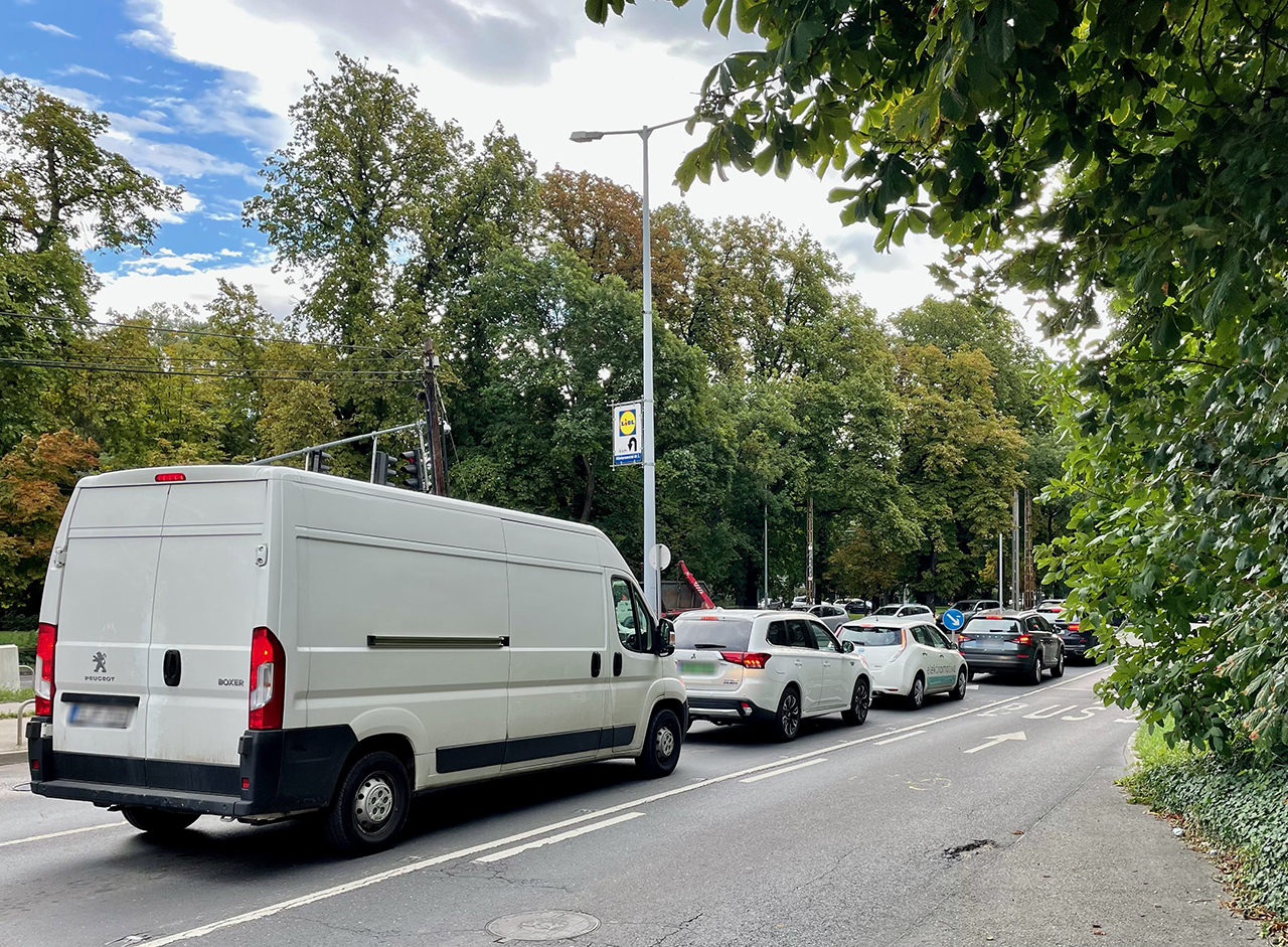 Iskolakezdésre bedugult a főváros, sok helyen nagy a torlódás