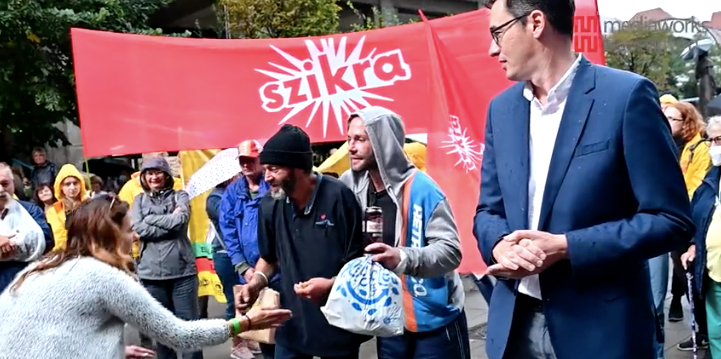 Interjúk, keveseket érdeklő utcafórum: elindult a Karácsony-show