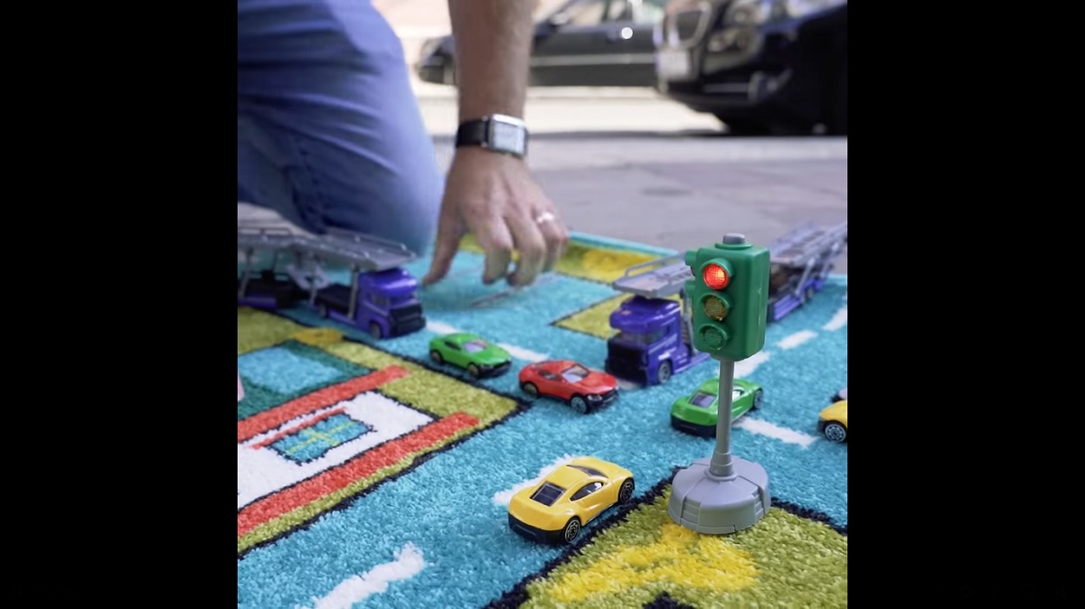 Játékszőnyeget és kisautókat küldött a Fidelitas gyakorlásképpen Karácsonynak