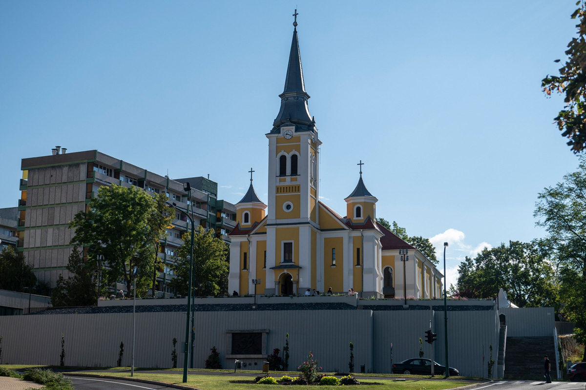 Megszépült a salgótarjáni főplébániatemplom és környezete