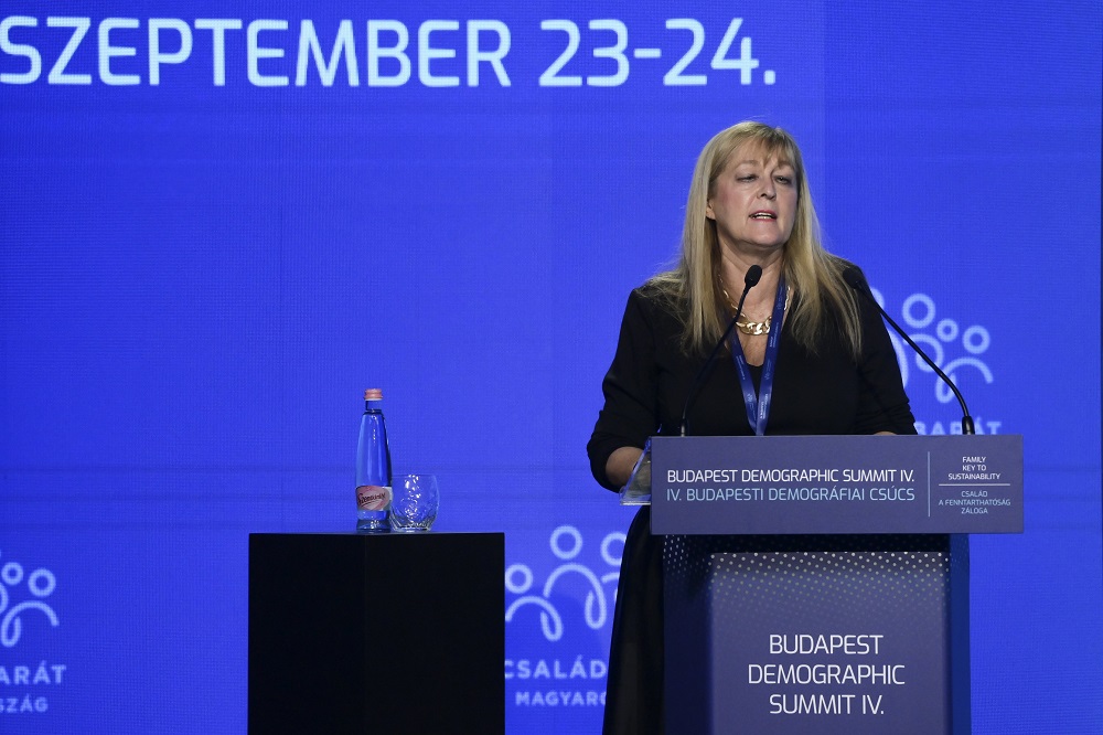 Schmidt Mária: vissza kell térnünk a hithez, a családhoz