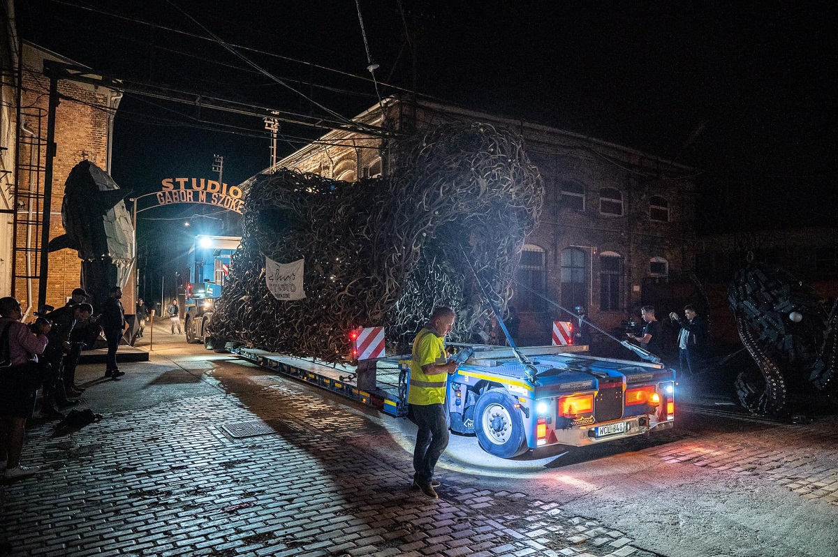 Ez a kapu megtestesíti a nemzet egységét és a természet sajátos körforgását is