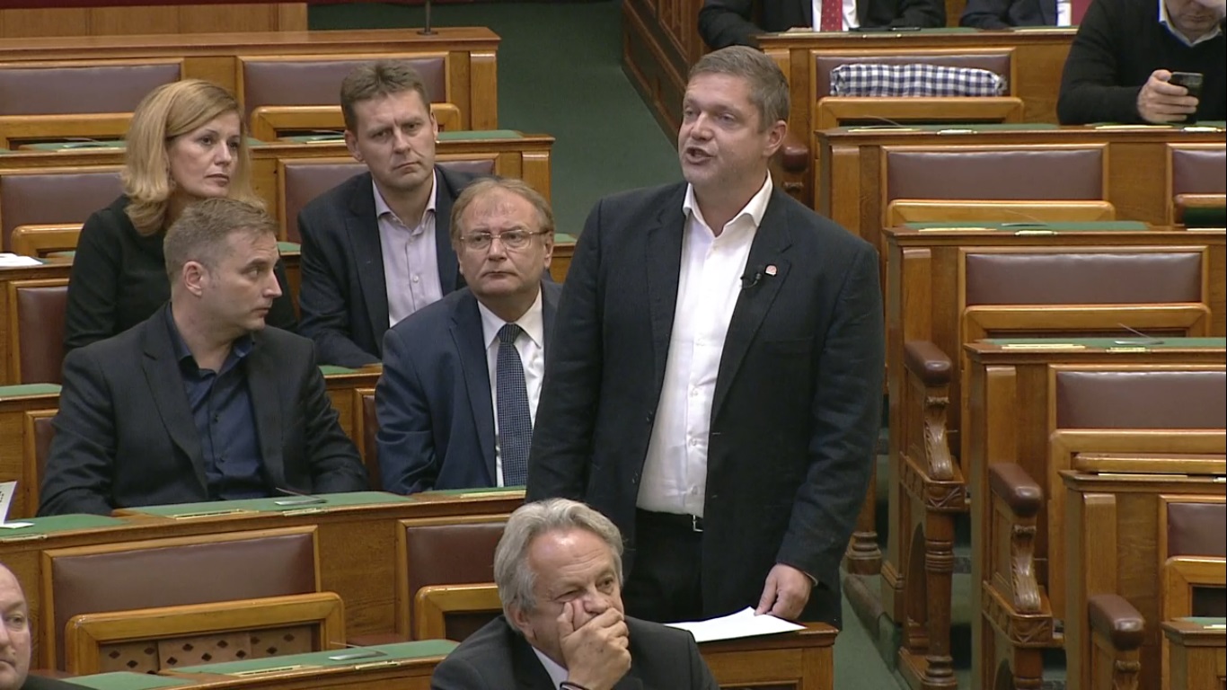 A baloldal nem tud arról leszokni, hogy külföldről akarja megnyerni a választást