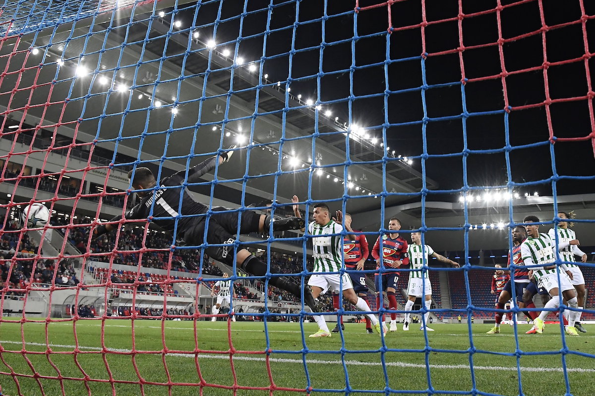 Nagy visszatérővel, a hajrában nyert rangadót a Fradi