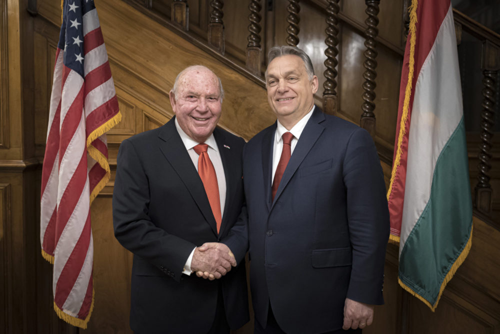 Orbán Viktor tizenegy éves kormányzását méltatta a volt amerikai nagykövet