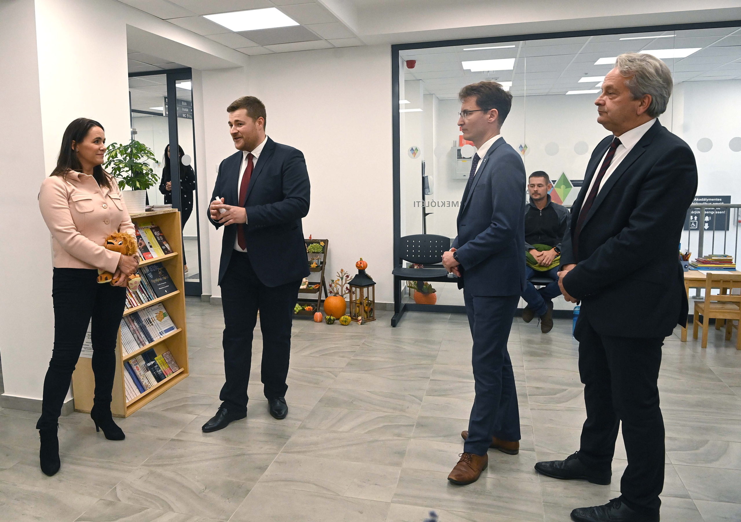 Novák Katalin: fontos szolgálat a szociális dolgozóké