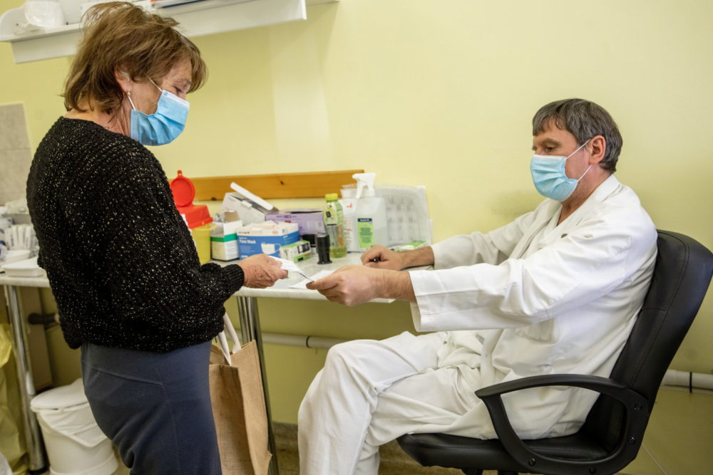 Csaknem 800 ezer antigén gyorstesztet kapnak a háziorvosok