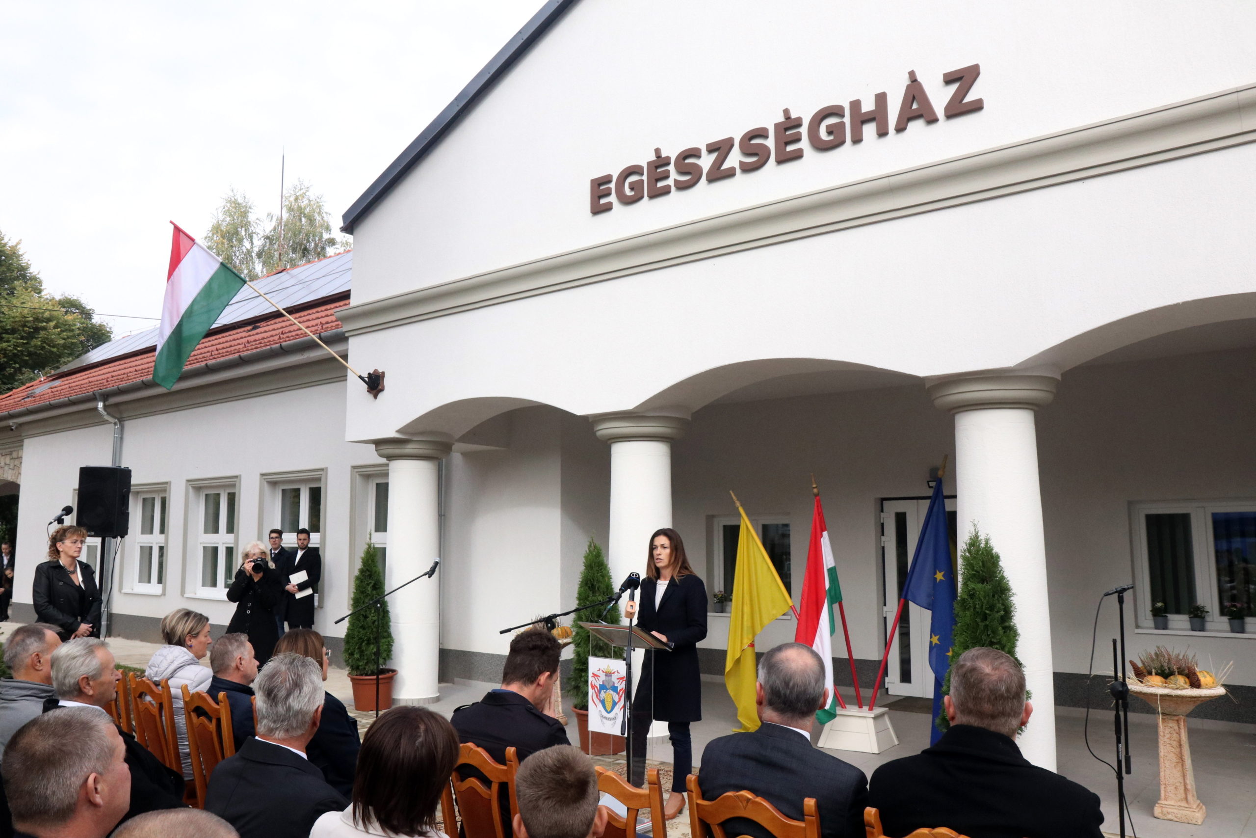 Egészségházat és óvodát adtak át Sajóbábonyban