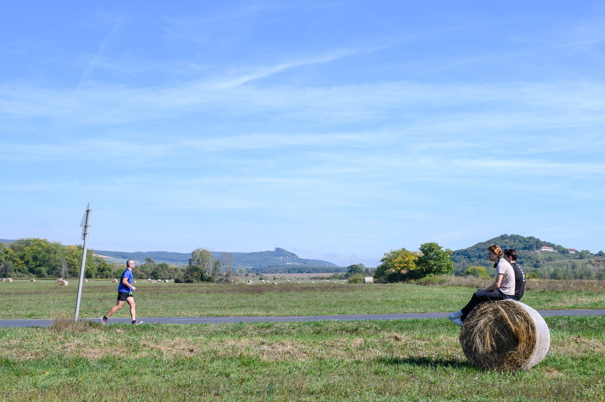 Versenyző a 216 kilométeres Ultrabalaton futóversenyen