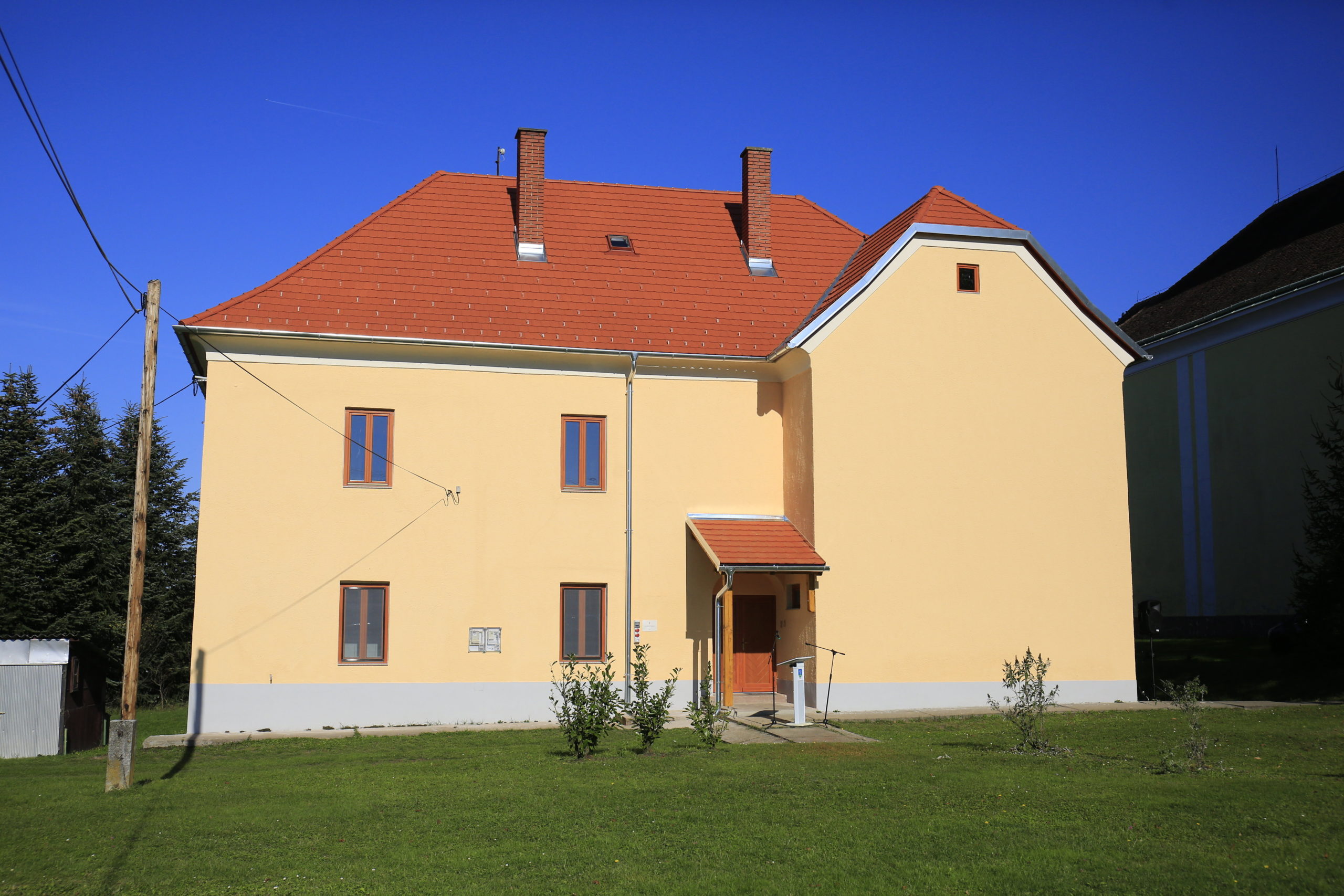 Megújult az apátistvánfalvi plébánia épülete