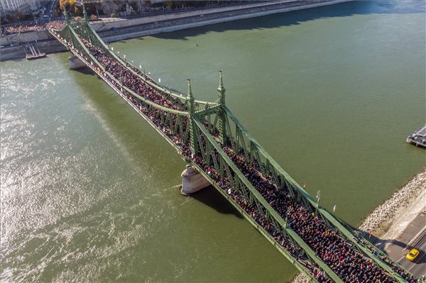Itt nézheti vissza a Békemenetet és Orbán Viktor ünnepi beszédét