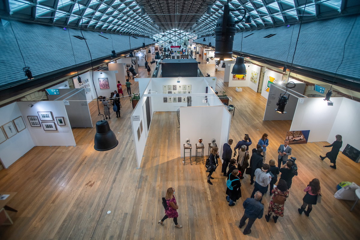 Harminc ország, ötszáz művész – kortárs képzőművészeti vásár Budapesten