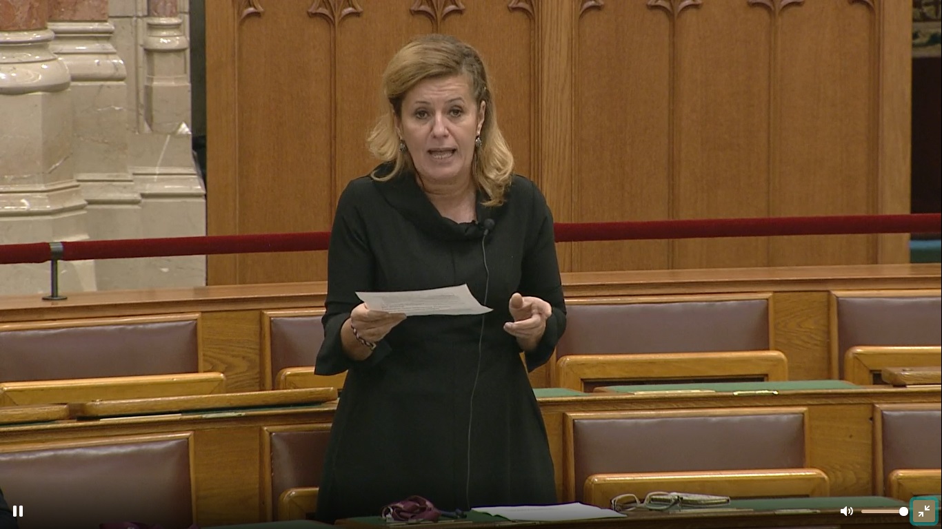 Sztrájkkal riogat Bangóné