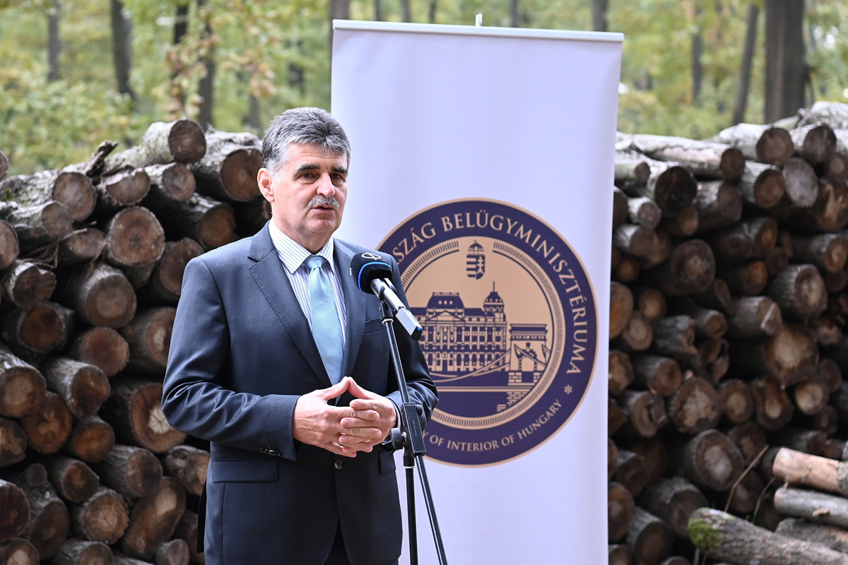 Ötmilliárdos tüzelőanyag-keretre pályázhattak az önkormányzatok