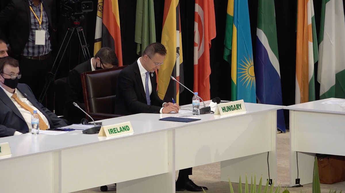 Cél, hogy az emberek ne akarják tömegesen elhagyni Afrikát