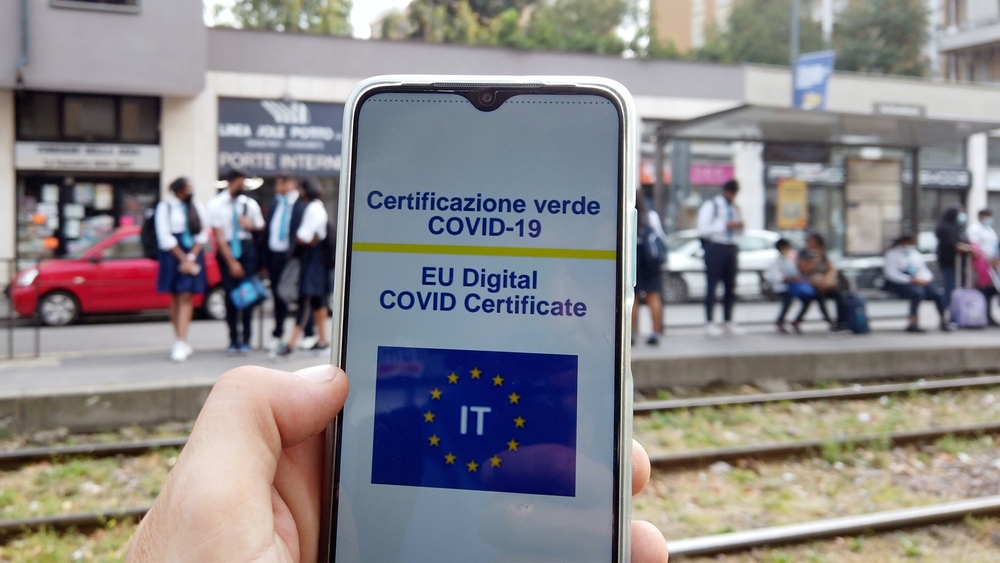 Olaszországban oltáshoz kötötték a városi tömegközlekedés használatát