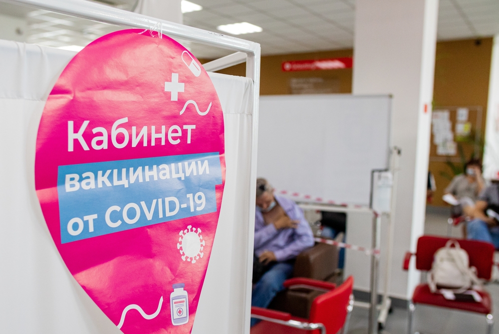 Fél éve először csökkent 700 alá a halálozások napi száma Oroszországban