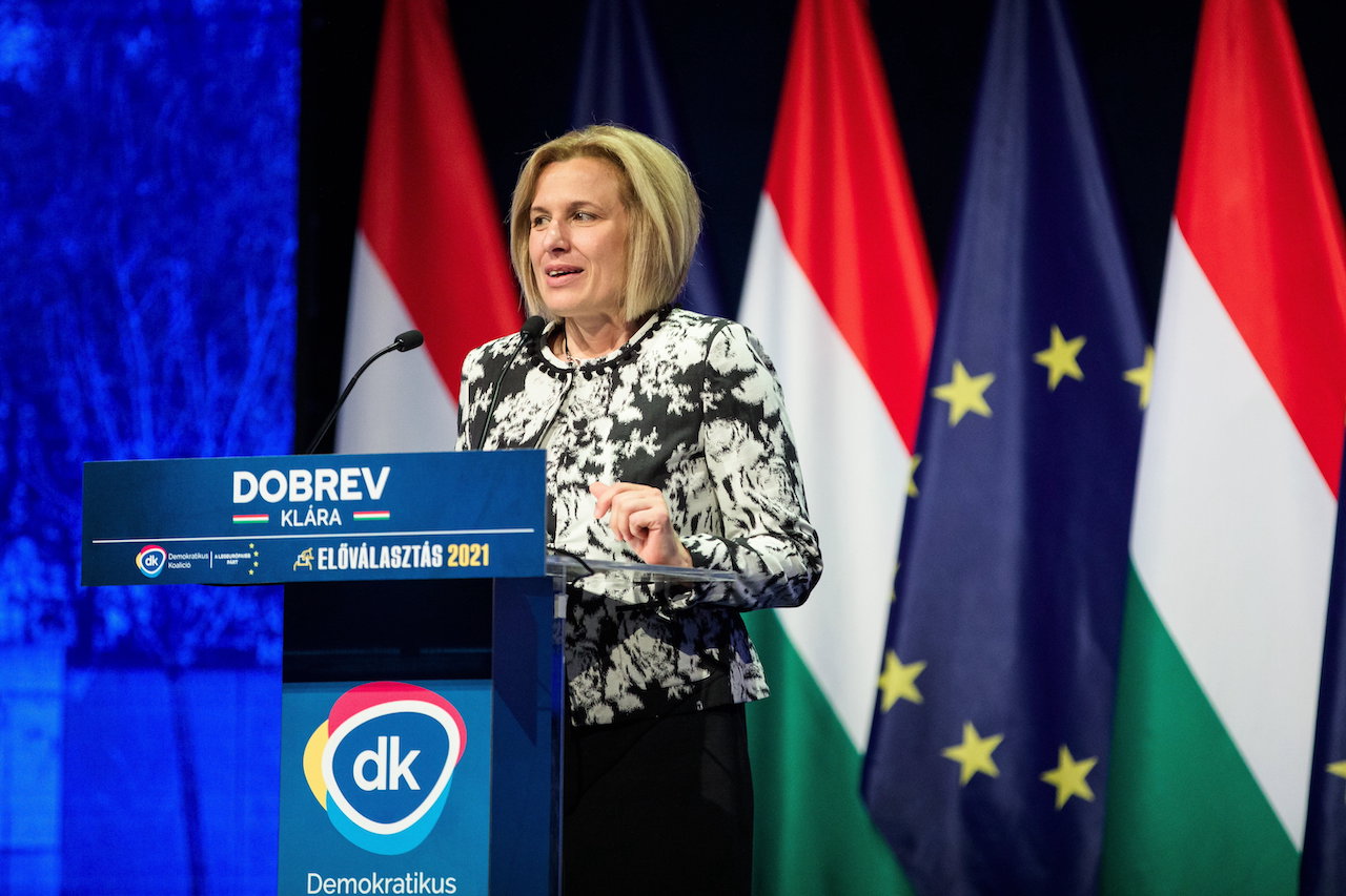 Elfogyni a DK ölelésében