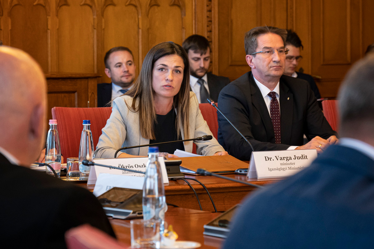 Varga Judit arra kérte az ellenzéket, hogy ne gátolják a munkát