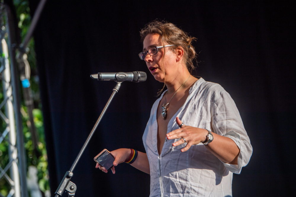 A balkezességhez hasonlította a transzneműséget az aktivista