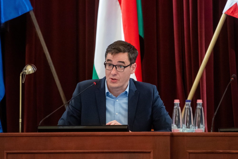 Láng Zsolt a Városháza eladásáról szóló hírek tisztázását kéri Karácsonytól