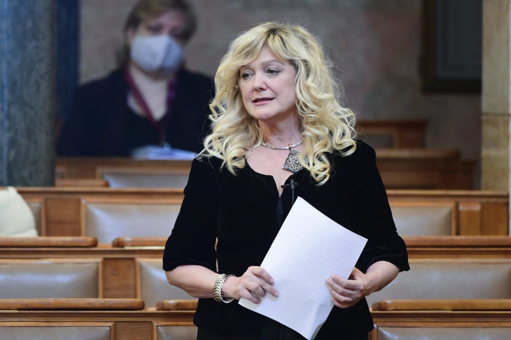 Fidesz: A baloldal újra elvenné a tizenharmadik havi nyugdíjat