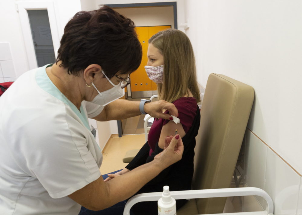 Valószínűleg évente kell majd ismétlő oltásokat beadatni