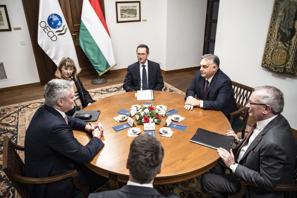 Orbán Viktor az OECD főtitkárával tárgyalt