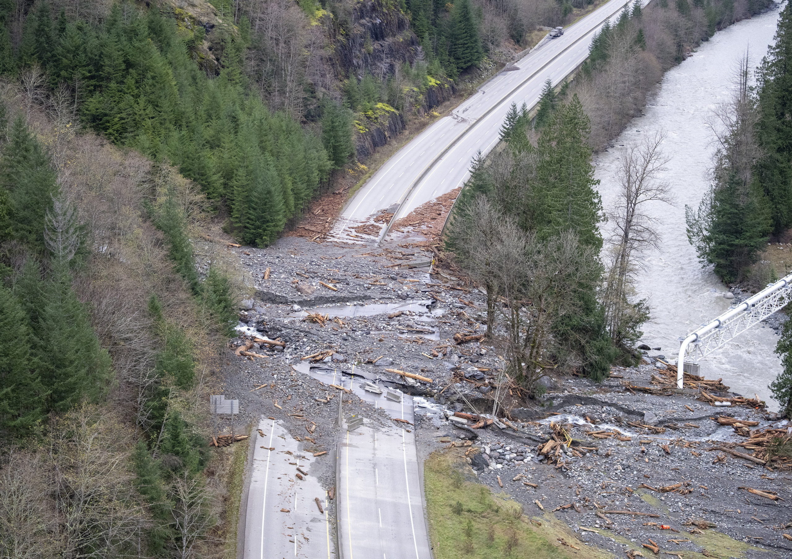 Rekordméretű árvíz, halottak Kanadában