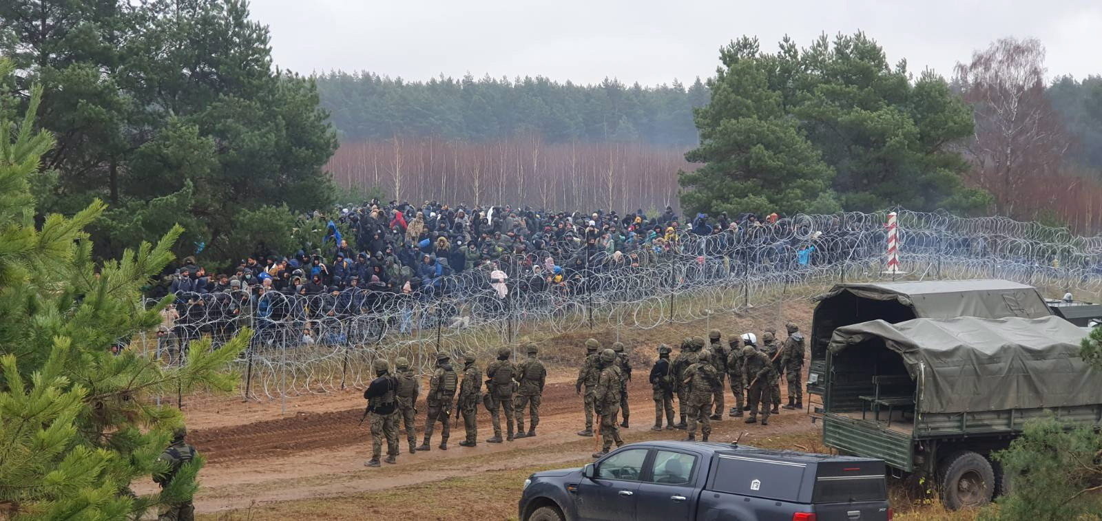 Újabb migránscsoportok próbáltak átkelni a lengyel határon