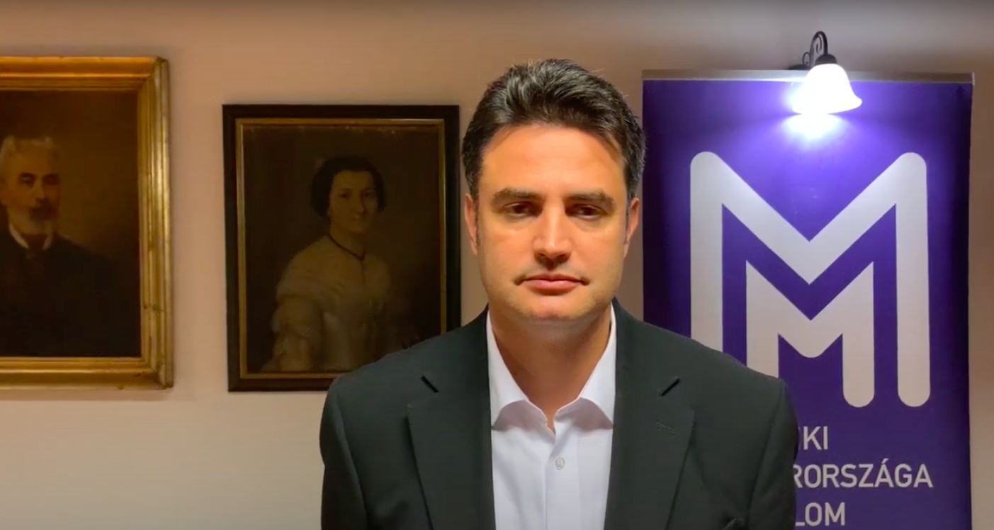 Márki-Zay Péter szerint „az embereket trágyával etetik, mint a gombát”