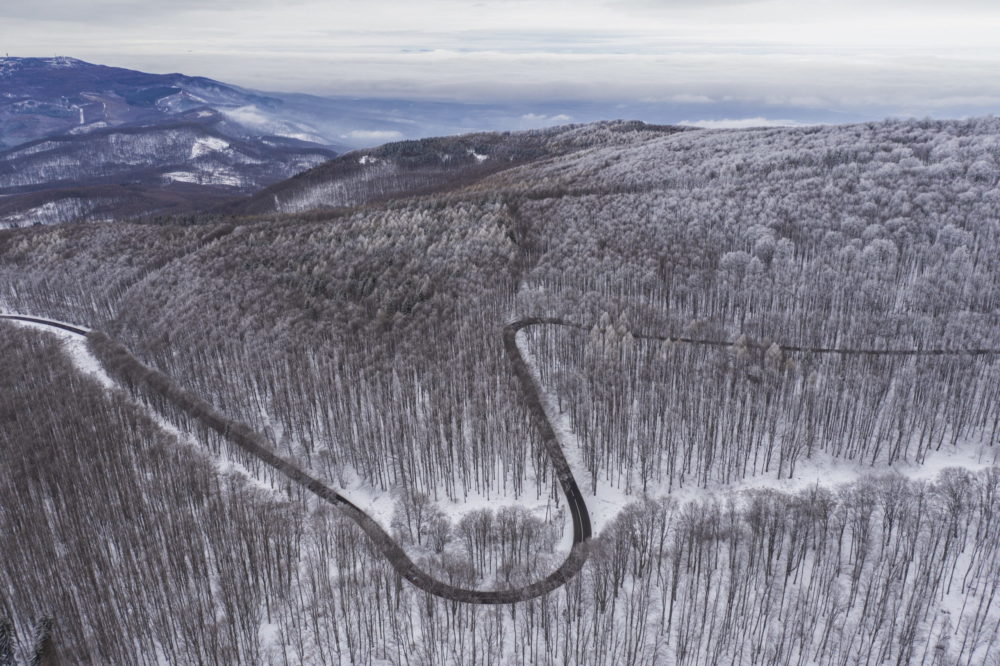 Hótakaró borította be a Kékestetőt, nyugaton is havazott
