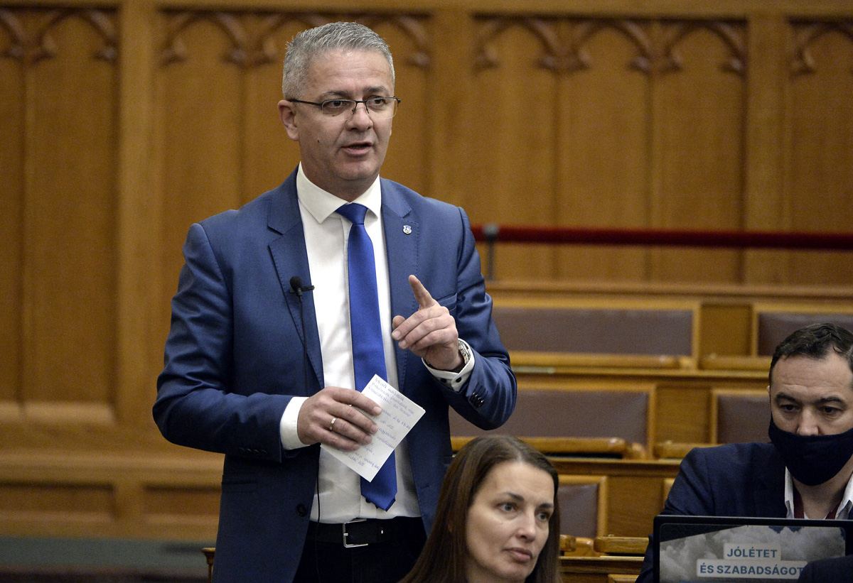 Magas üzemanyagár elleni szabadságharcot javasol a jobbikos képviselő