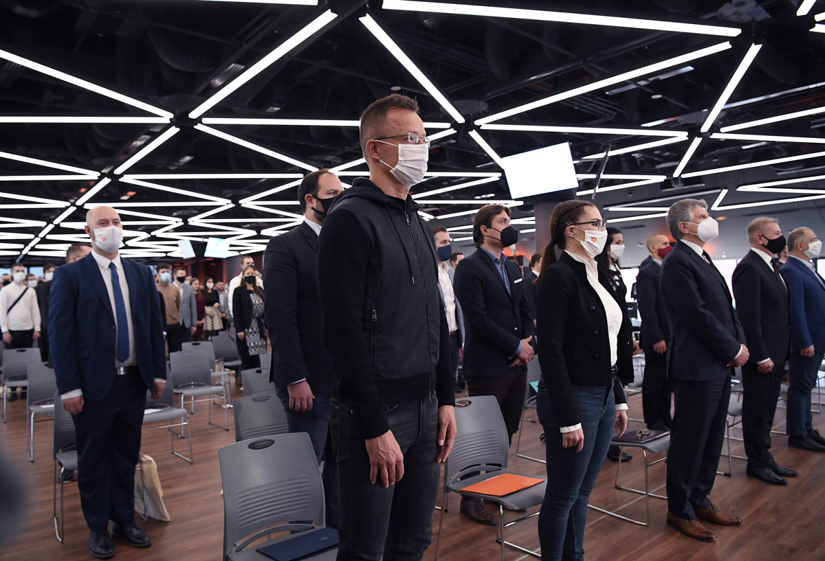 „A politikai családunk ragaszkodik az értékeihez”