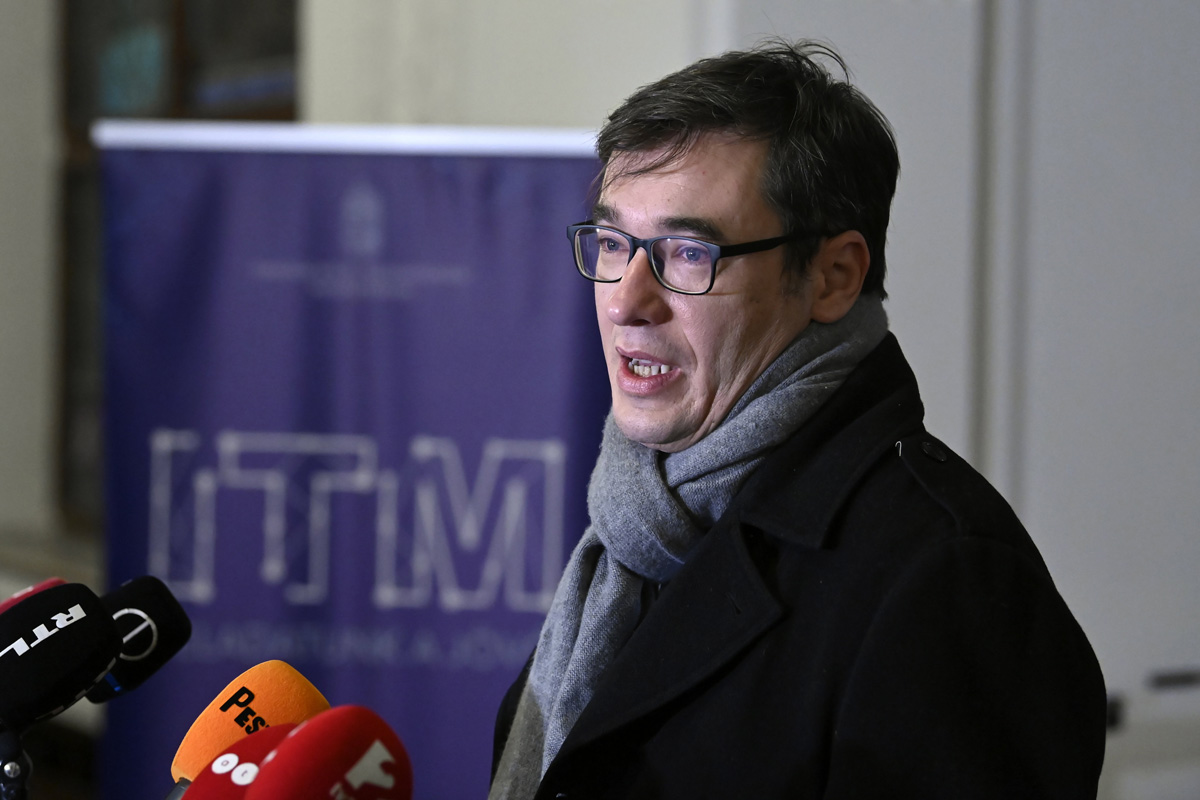 Karácsony Gergely végre aláírta a tömegközlekedésről szóló megállapodást