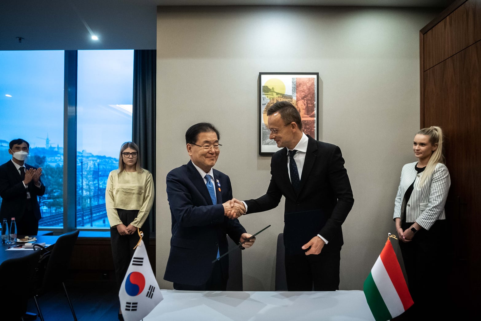 Zökkenőmentes ügyintézés várja a dél-koreai vállalatokat hazánkban